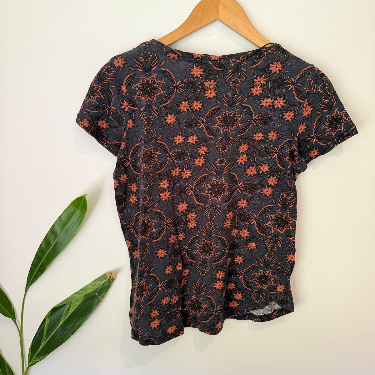 Vila Size M Floral Print Crew Neck Tee