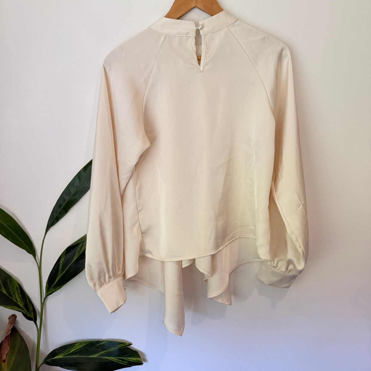 Brand Unknown Size U/Arm to U/Arm 46cm Satin Raglan Sleeve Keyhole Blouse