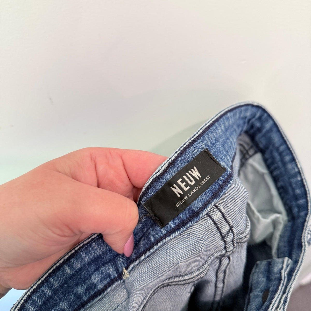 Neuw Size 8 | Waist 70cm Distressed Skinny Jeans