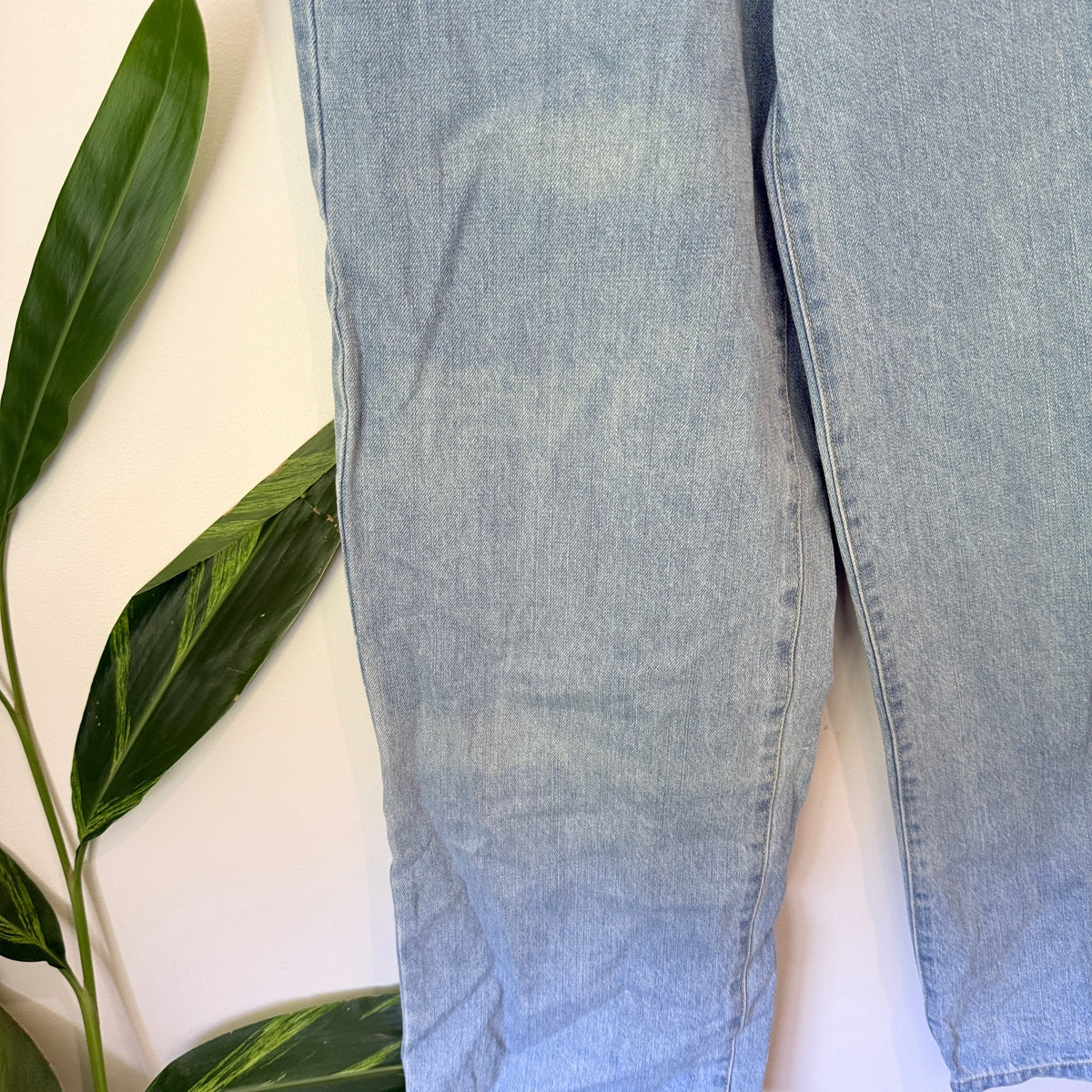 Shekou Size Waist 66cm High Waist Wide Leg Jeans