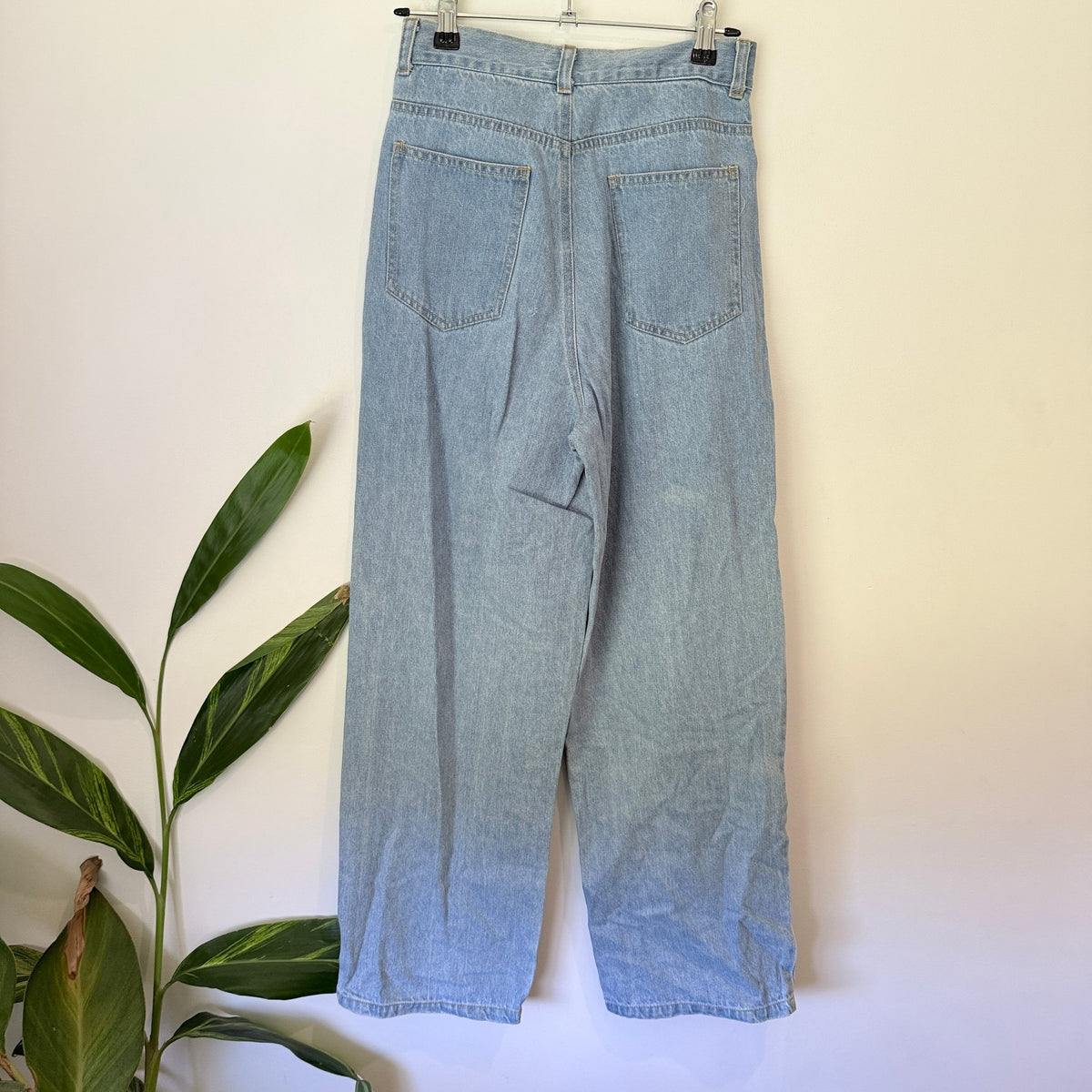 Shekou Size Waist 66cm High Waist Wide Leg Jeans