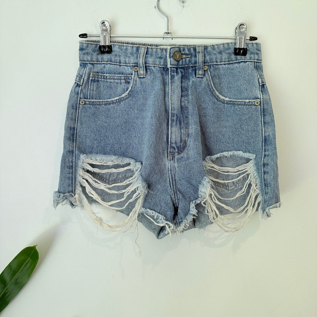 Abrand Size 6 High Relaxed Distressed Denim Shorts