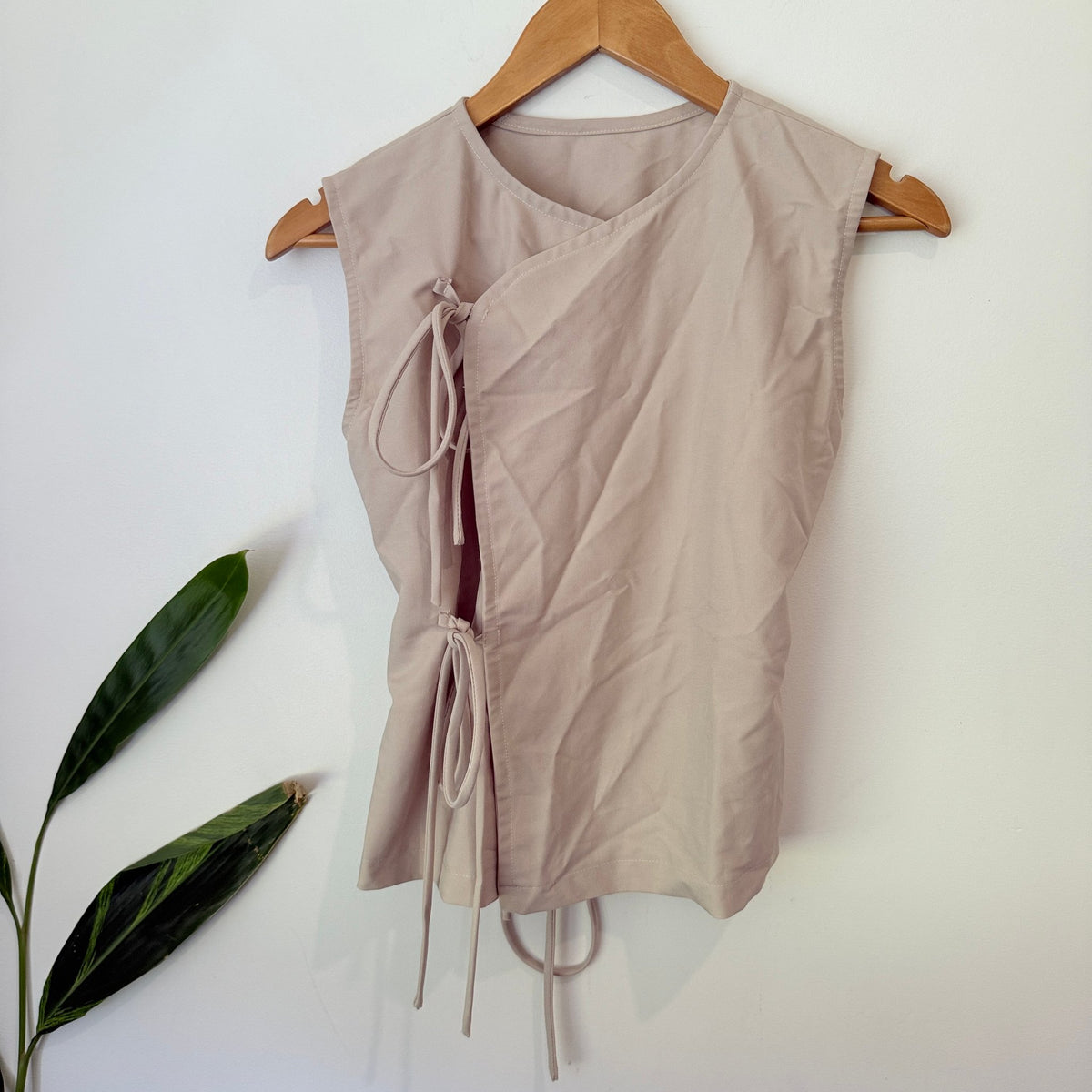 Brand Unknown Size U/Arm to U/Arm 43cm Asymmetric Tie Side Sleeveless Top