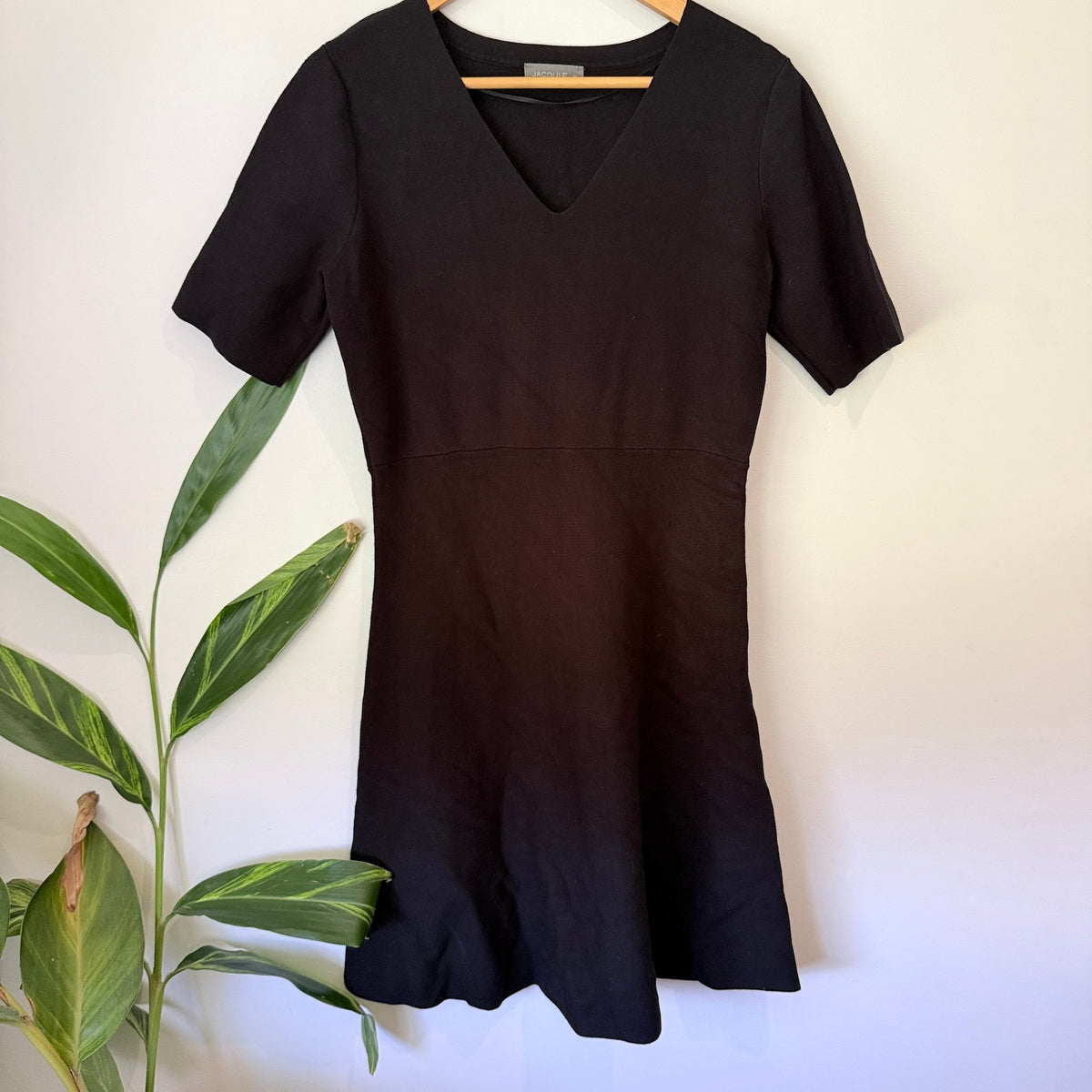 Jacqui E Size M Knit Fit and Flare Dress
