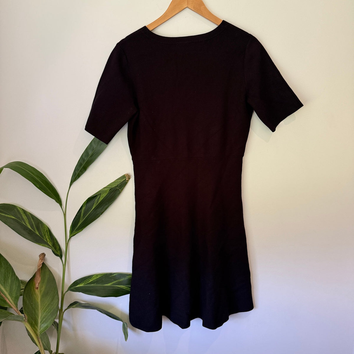 Jacqui E Size M Knit Fit and Flare Dress