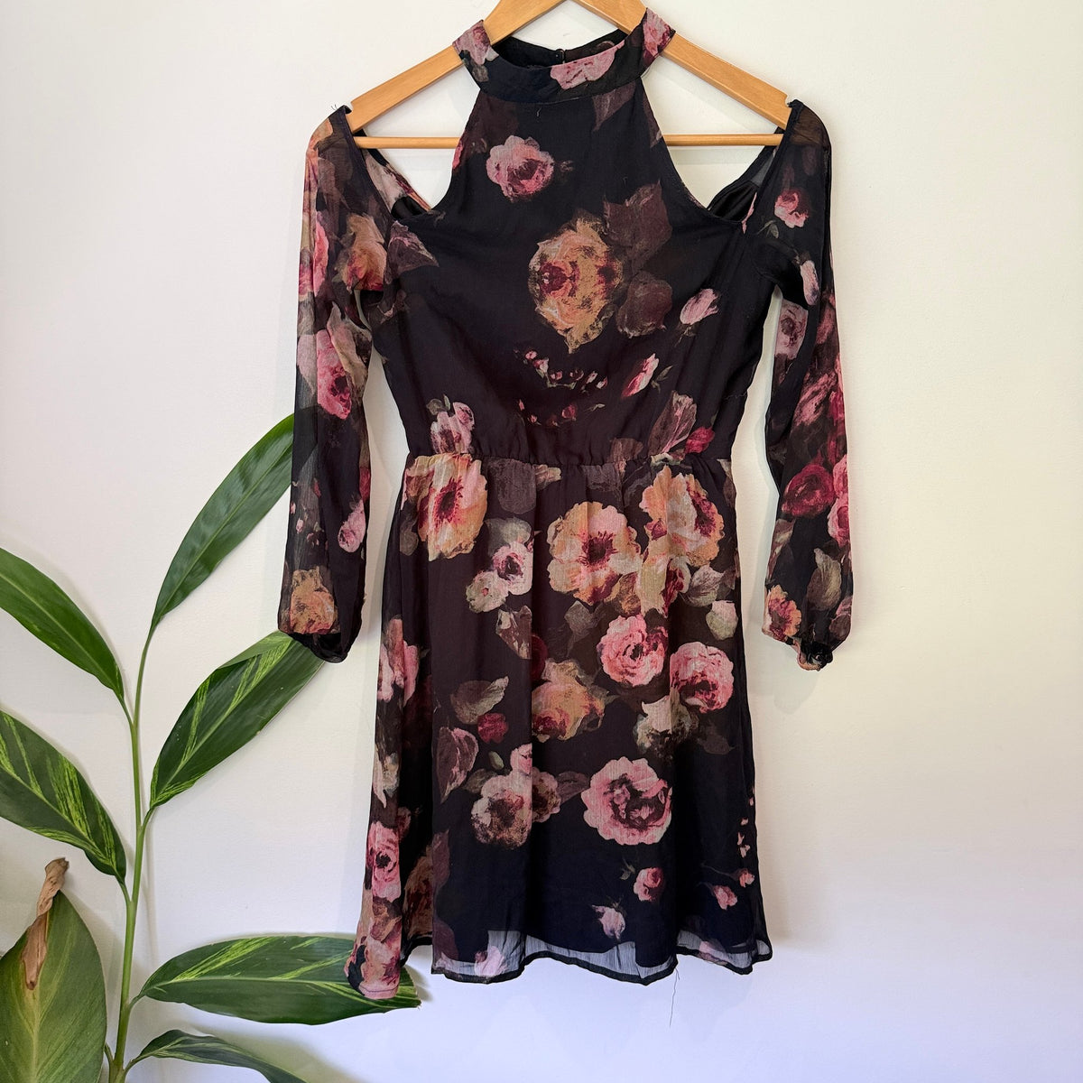 Pagani Size 8 Floral Print Cold Shoulder Long Sleeve Dress