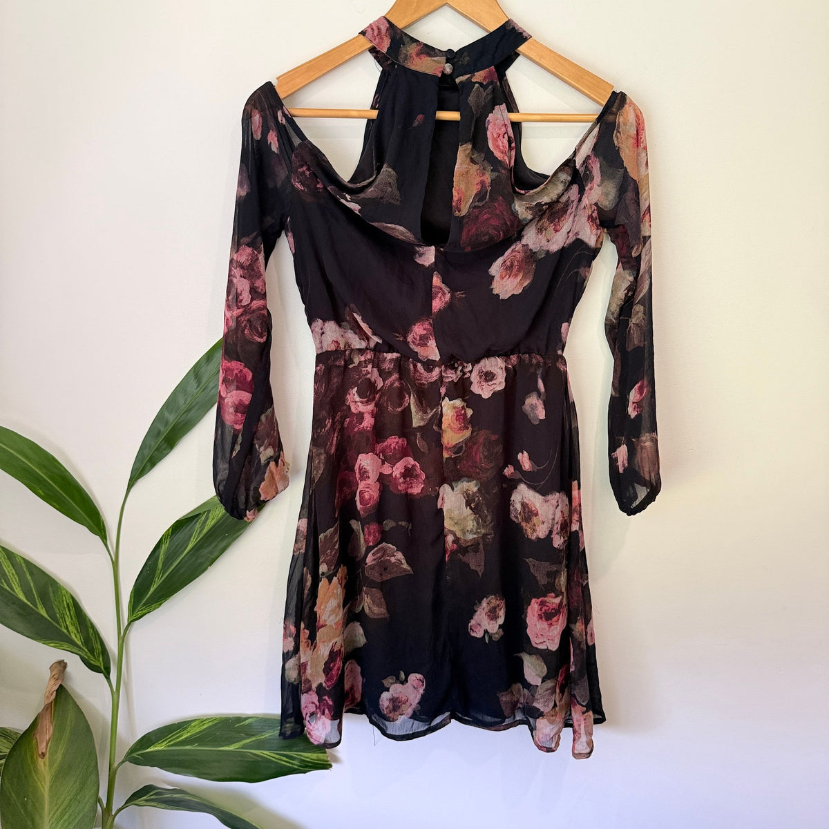 Pagani Size 8 Floral Print Cold Shoulder Long Sleeve Dress