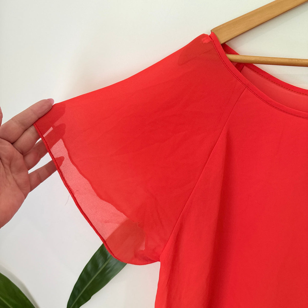 Brand Unknown Size U/Arm to U/Arm 56cm Layered Chiffon Flutter Sleeve Top