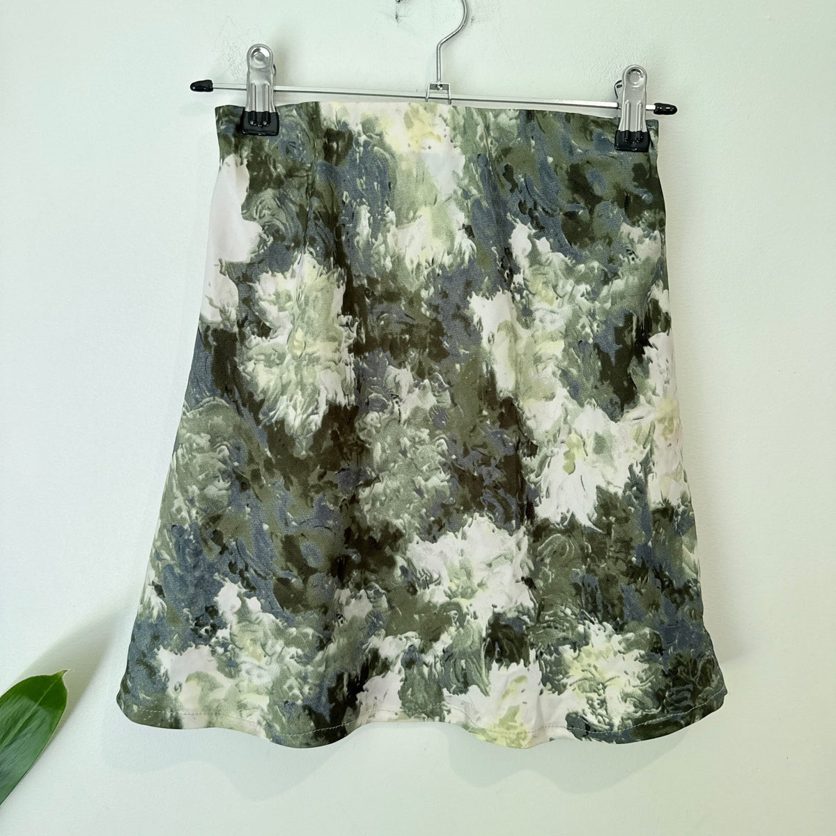 Beginning Boutique Size 6 Abstract Floral Print Skirt