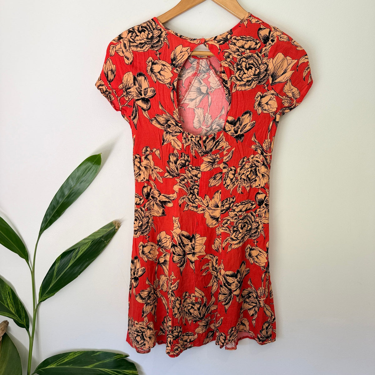 Dotti Size 6 Floral Print Keyhole Back Mini Dress