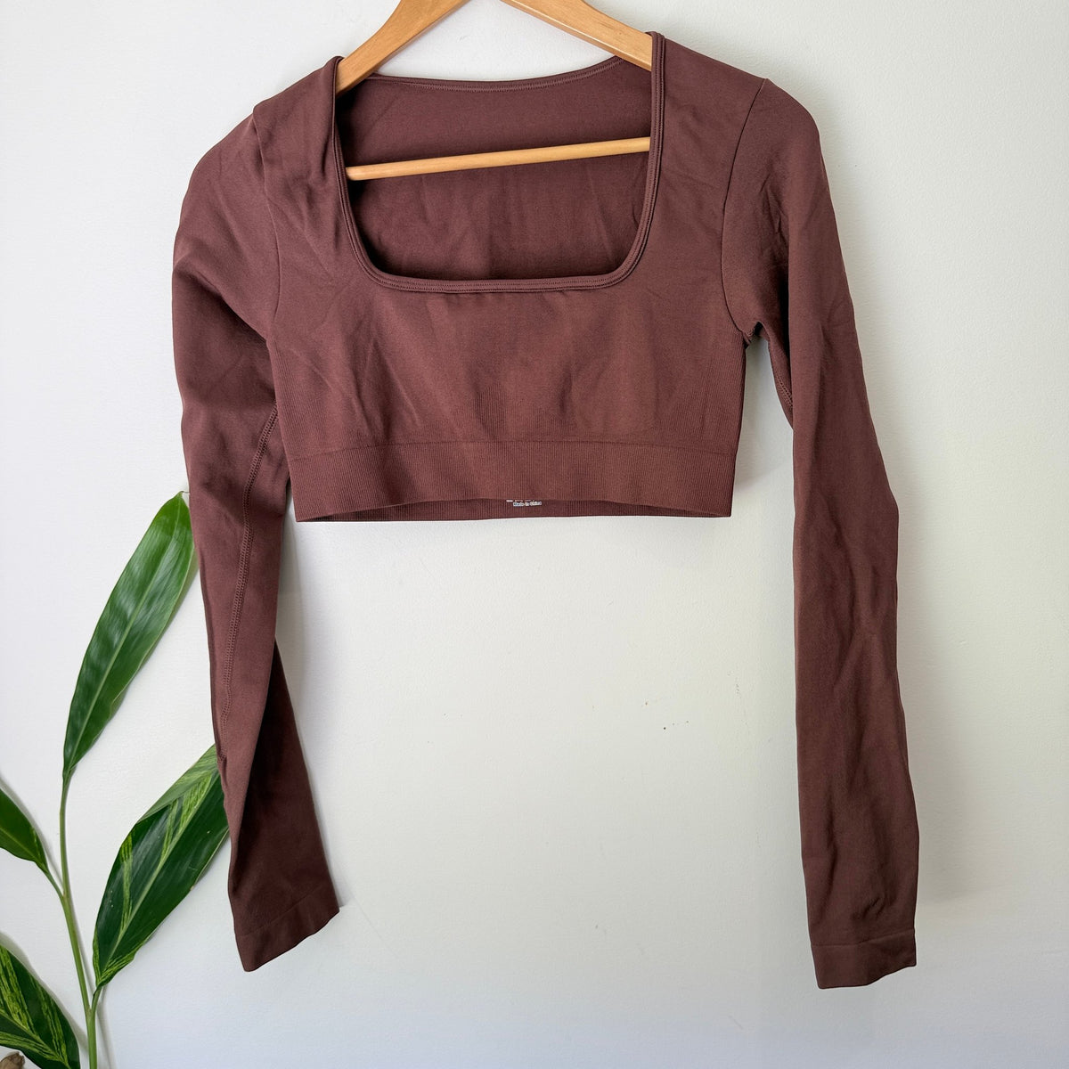 Brand Unknown Size M Seamless Long Sleeve Thumbhole Crop Top