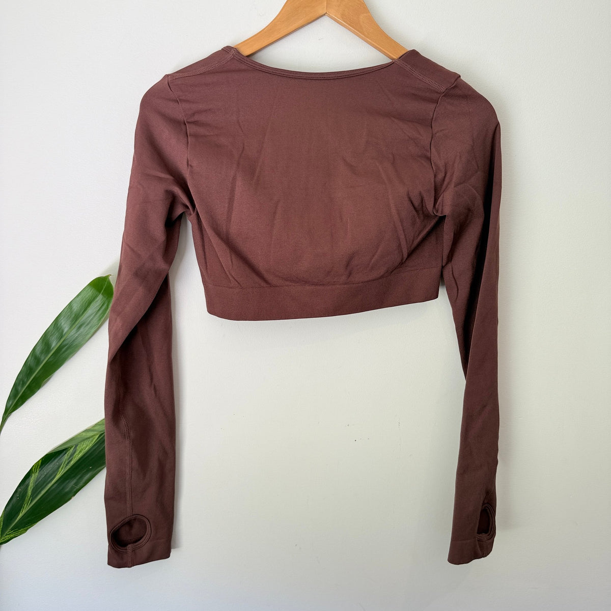 Brand Unknown Size M Seamless Long Sleeve Thumbhole Crop Top