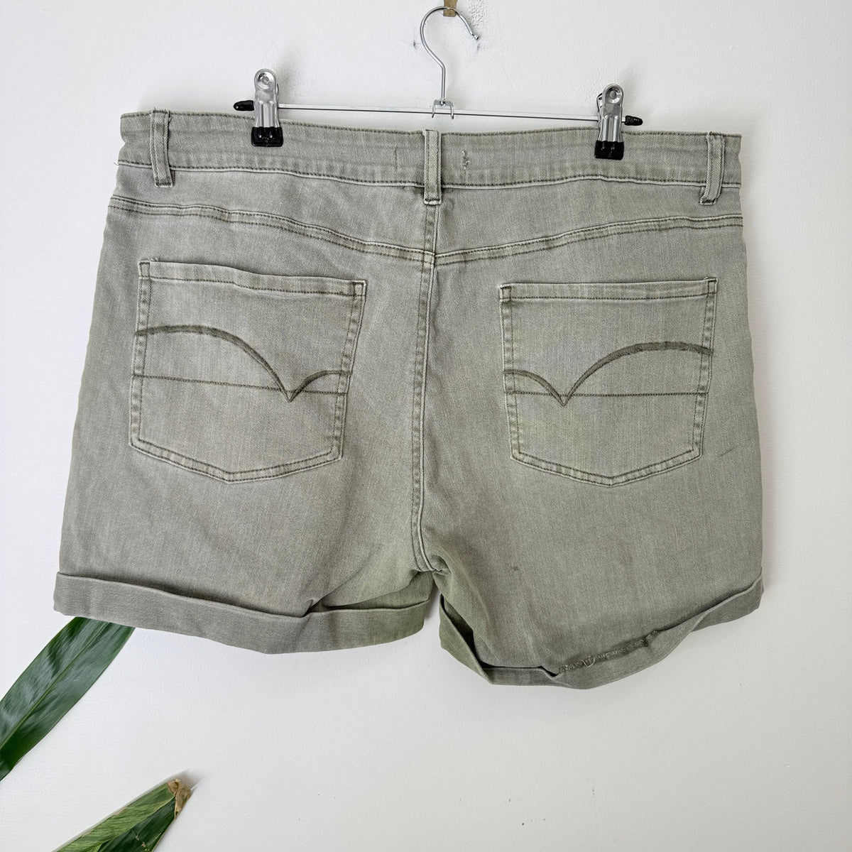 Denim Republic Size 18 Cuffed Denim Shorts – photo 6