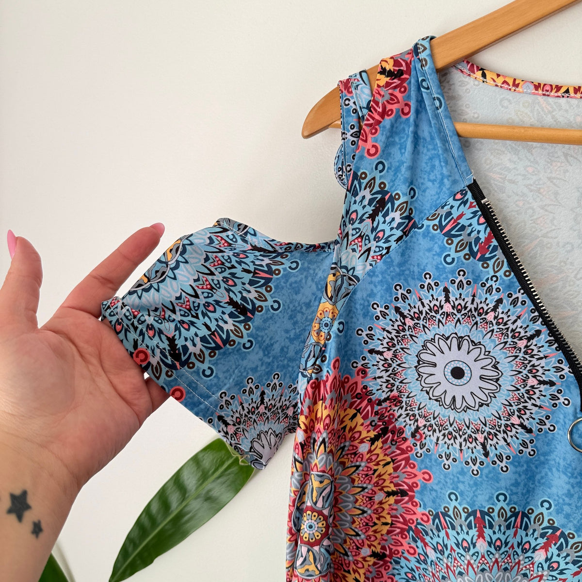 Brand Unknown Size XL Mandala Print Zip Front Cold Shoulder Dress