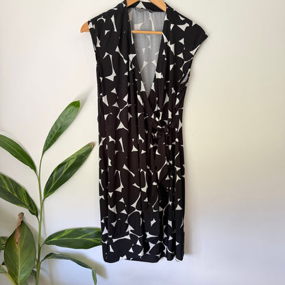 Jacqui E Size M Geometric Print Wrap Front Dress