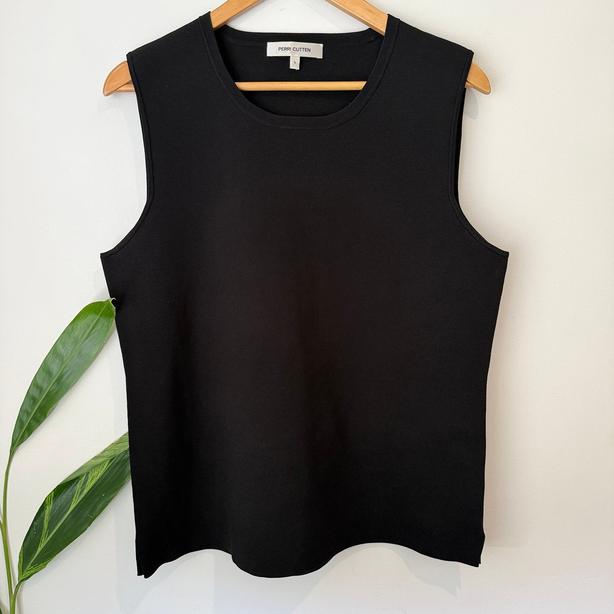 Perri Cutten Size L | U/Arm to U/Arm 52cm Knit Sleeveless Top