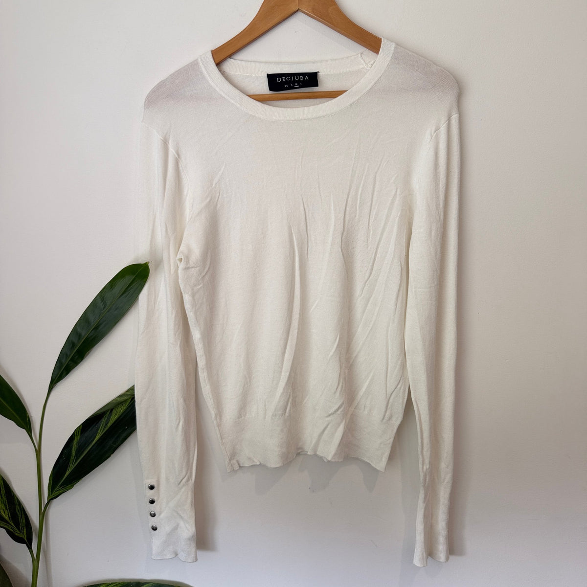 Decjuba Size S Fine Knit Button Cuff Jumper
