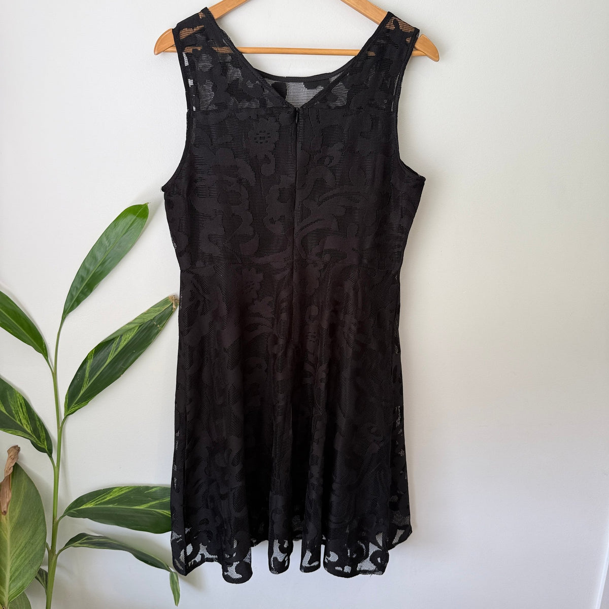 Brand Unknown Size U/Arm to U/Arm 47cm Lace Overlay Sleeveless Dress – photo 4