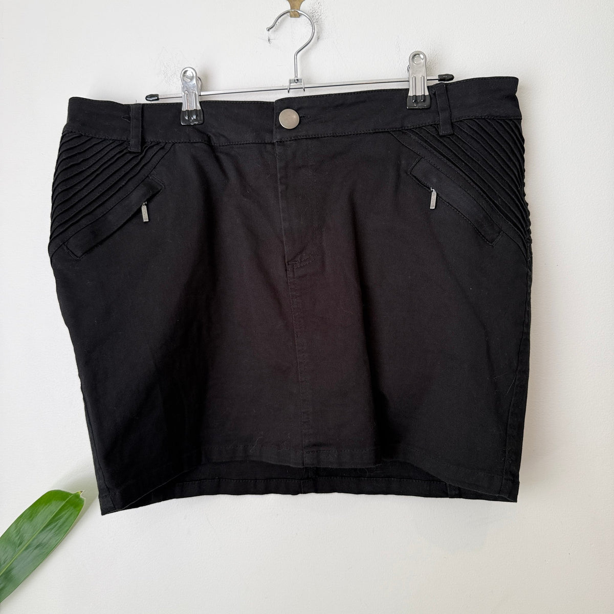 Garage Size 14 Pintuck Panel Zip Pocket Mini Skirt