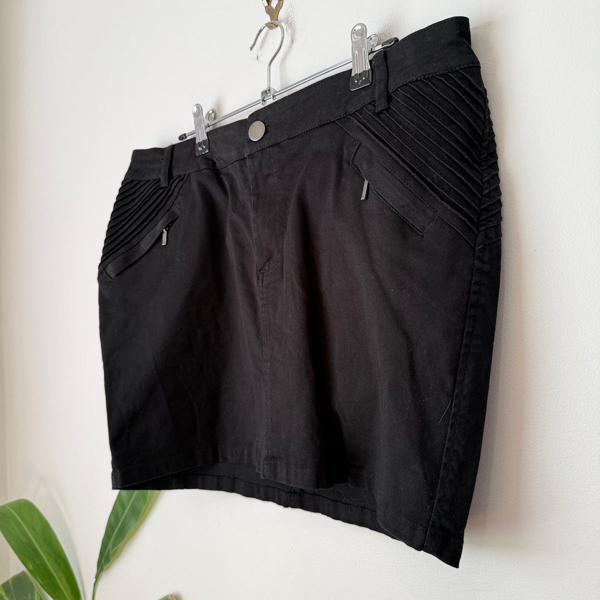 Garage Size 14 Pintuck Panel Zip Pocket Mini Skirt – photo 4