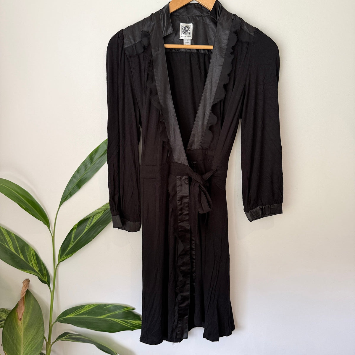 Principals Size 8 Satin Trim Long Sleeve Wrap Dress