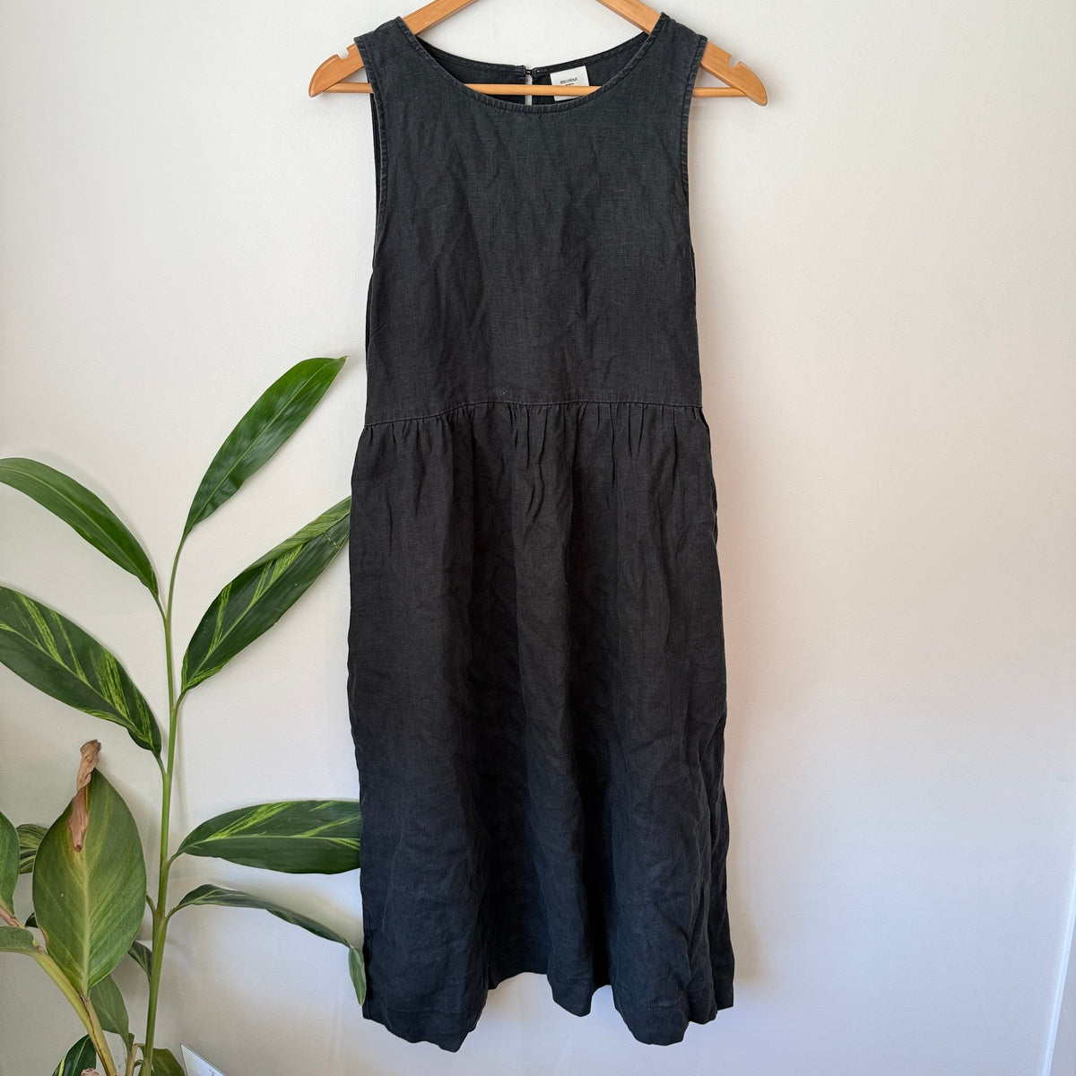 AS Colour Size M Linen Sleeveless Midi Dress