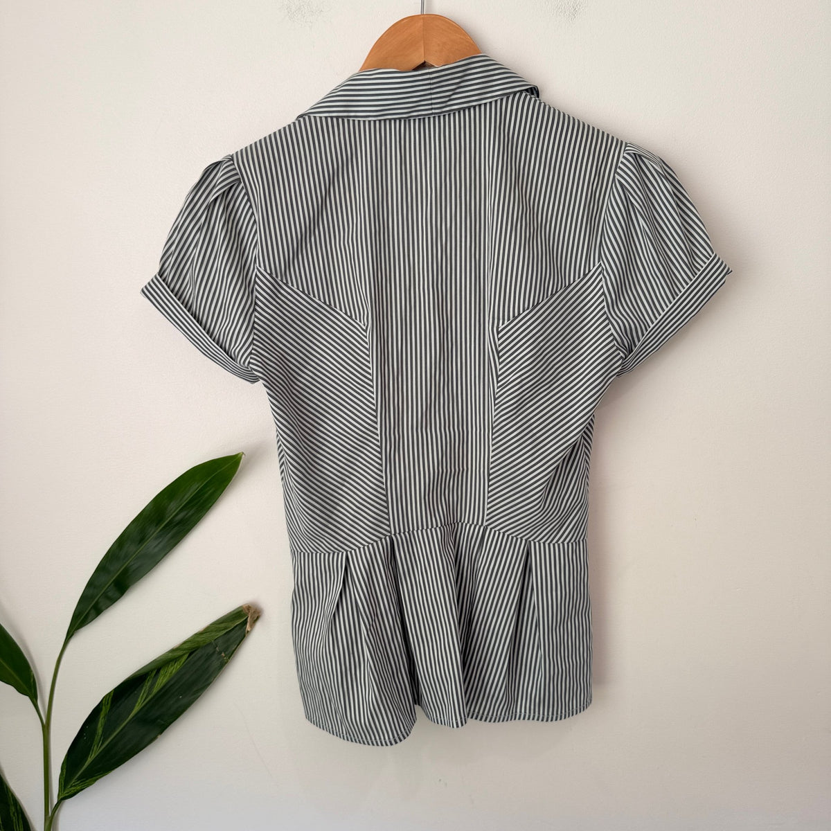 Cue Size 6 Stripe Peplum Short Sleeve Shirt