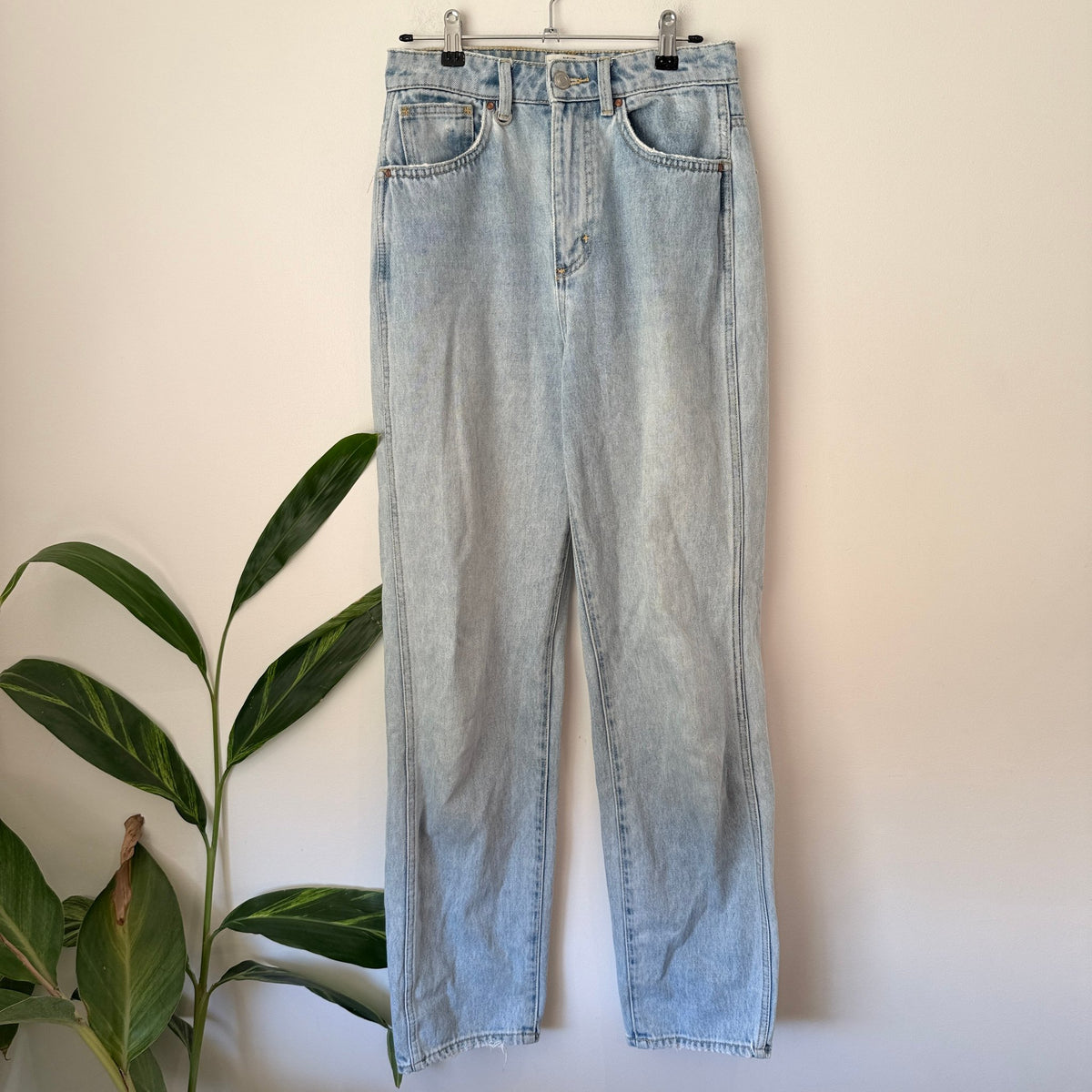 Neuw Size 26 | Waist 68cm High Rise Straight Leg Jeans