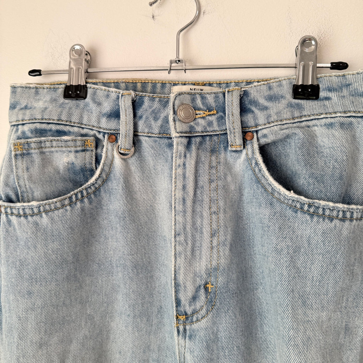 Neuw Size 26 | Waist 68cm High Rise Straight Leg Jeans