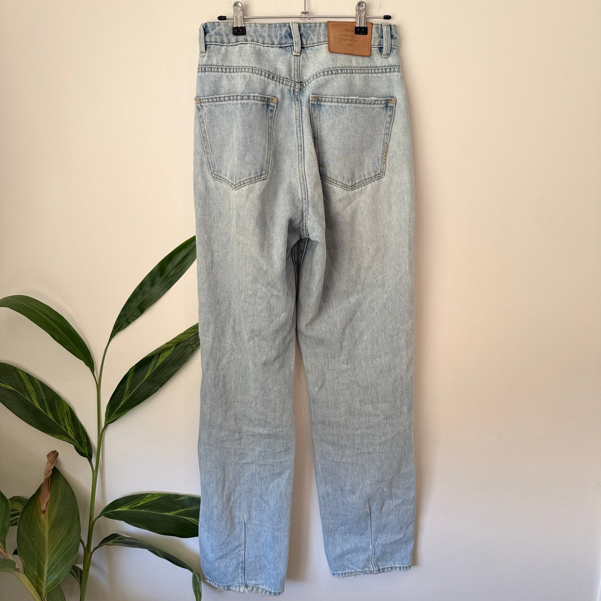 Neuw Size 26 | Waist 68cm High Rise Straight Leg Jeans