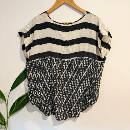 Country Road Size M Silk Stripe Print Short Sleeve Top – photo 4