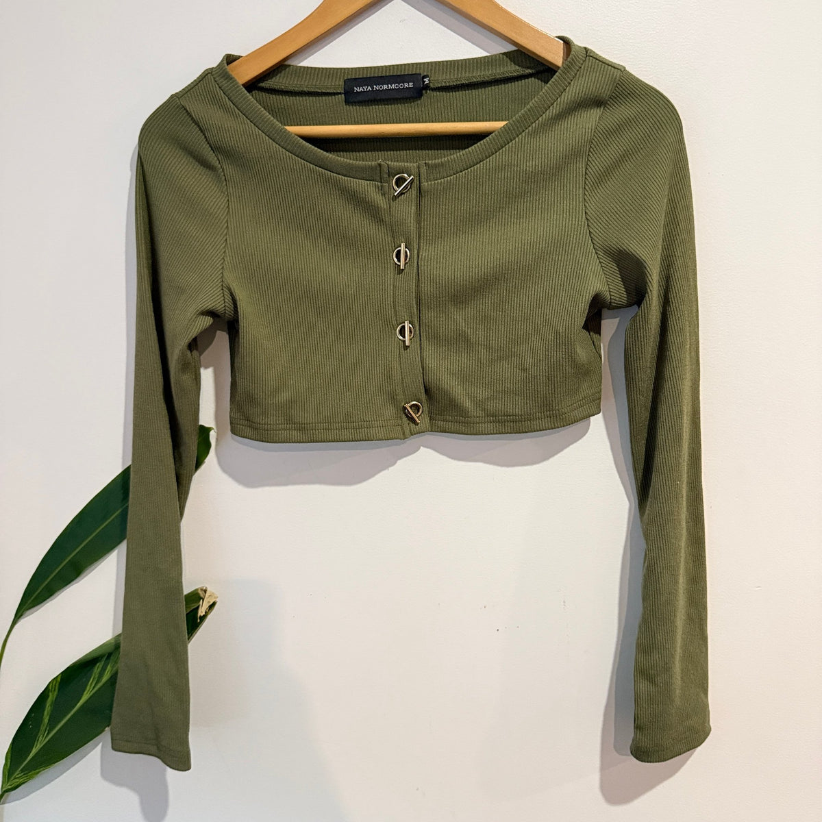 Naya Normcore Size M Ribbed Toggle Front Crop Top