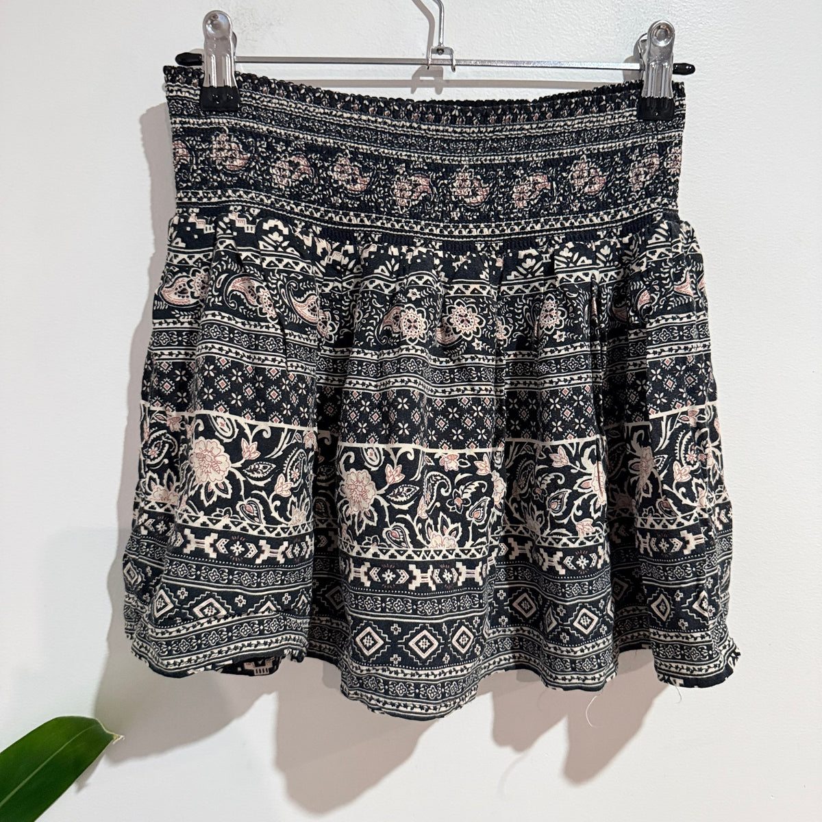 Forever 21 Size S Paisley Print Smocked Waist Mini Skirt