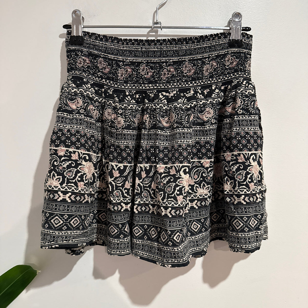 Forever 21 Size S Paisley Print Smocked Waist Mini Skirt – photo 4