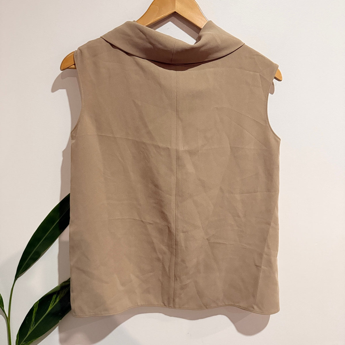 Unica Size XS | U/Arm to U/Arm 48cm Cowl Neck Sleeveless Top – photo 5