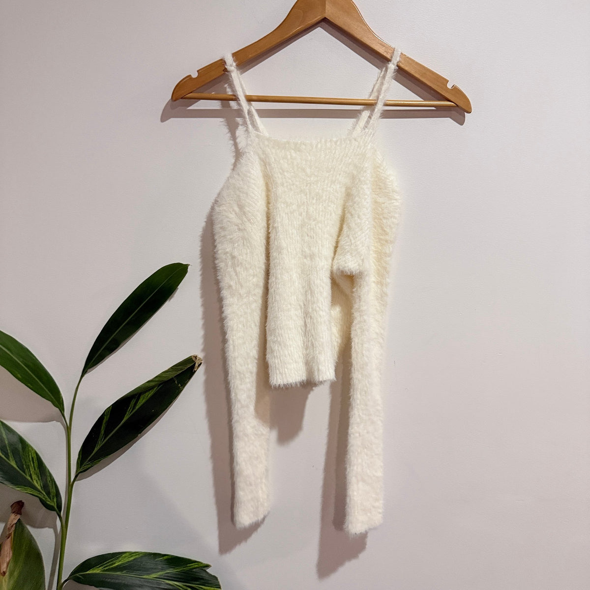 Brand Unknown U/Arm 37cm Fluffy Knit Cold Shoulder Jumper – photo 5