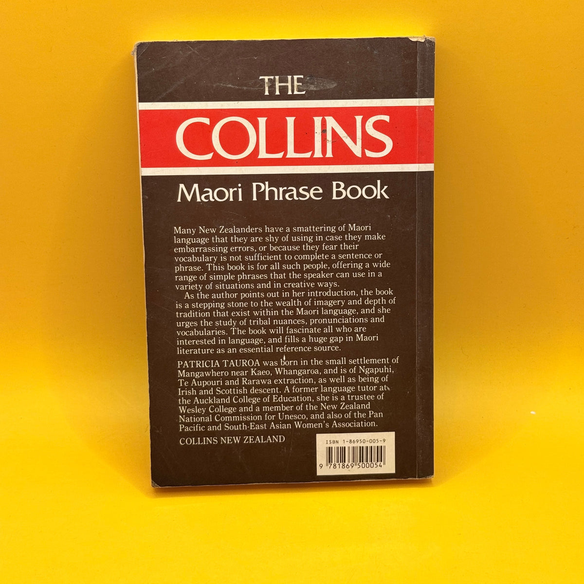 The Collins Māori Phrase Book by Patricia Tauroa (1990)