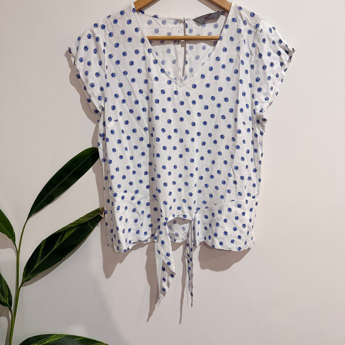 Jacqui E Size 12 Spot Print Tie Hem Top
