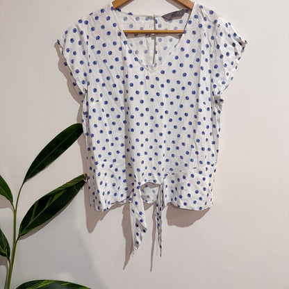 Jacqui E Size 12 Spot Print Tie Hem Top