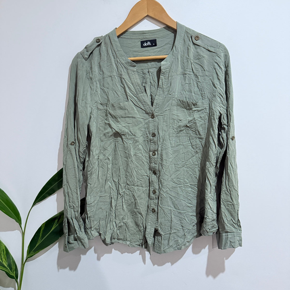 Dotti Size 10 Roll Tab Sleeve Button Up Shirt