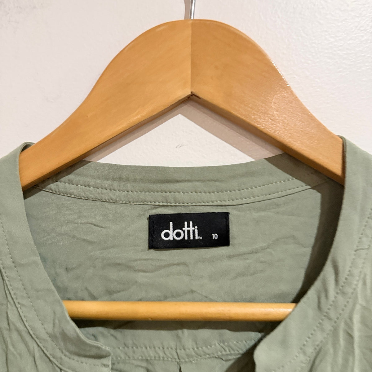 Dotti Size 10 Roll Tab Sleeve Button Up Shirt