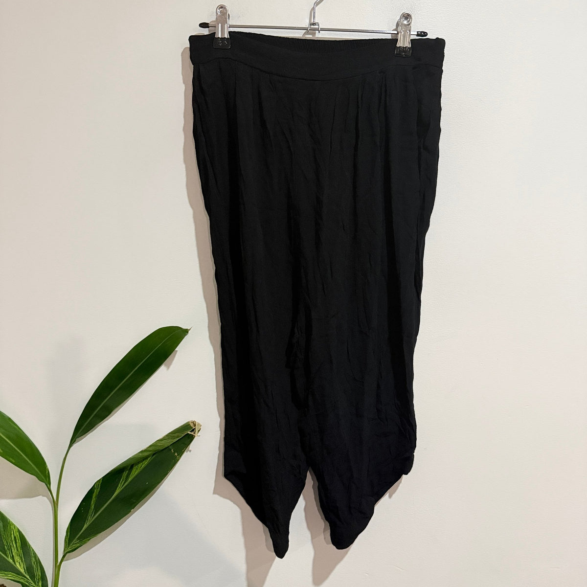 Decjuba Size 8 Elastic Waist Wide Leg Crop Pants
