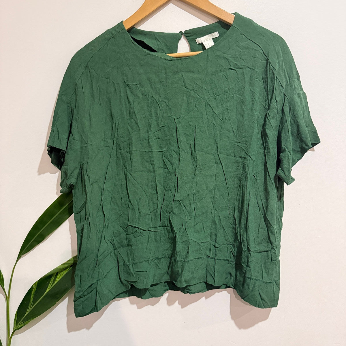 H&M Size 16 Crepe Short Sleeve Keyhole Back Top