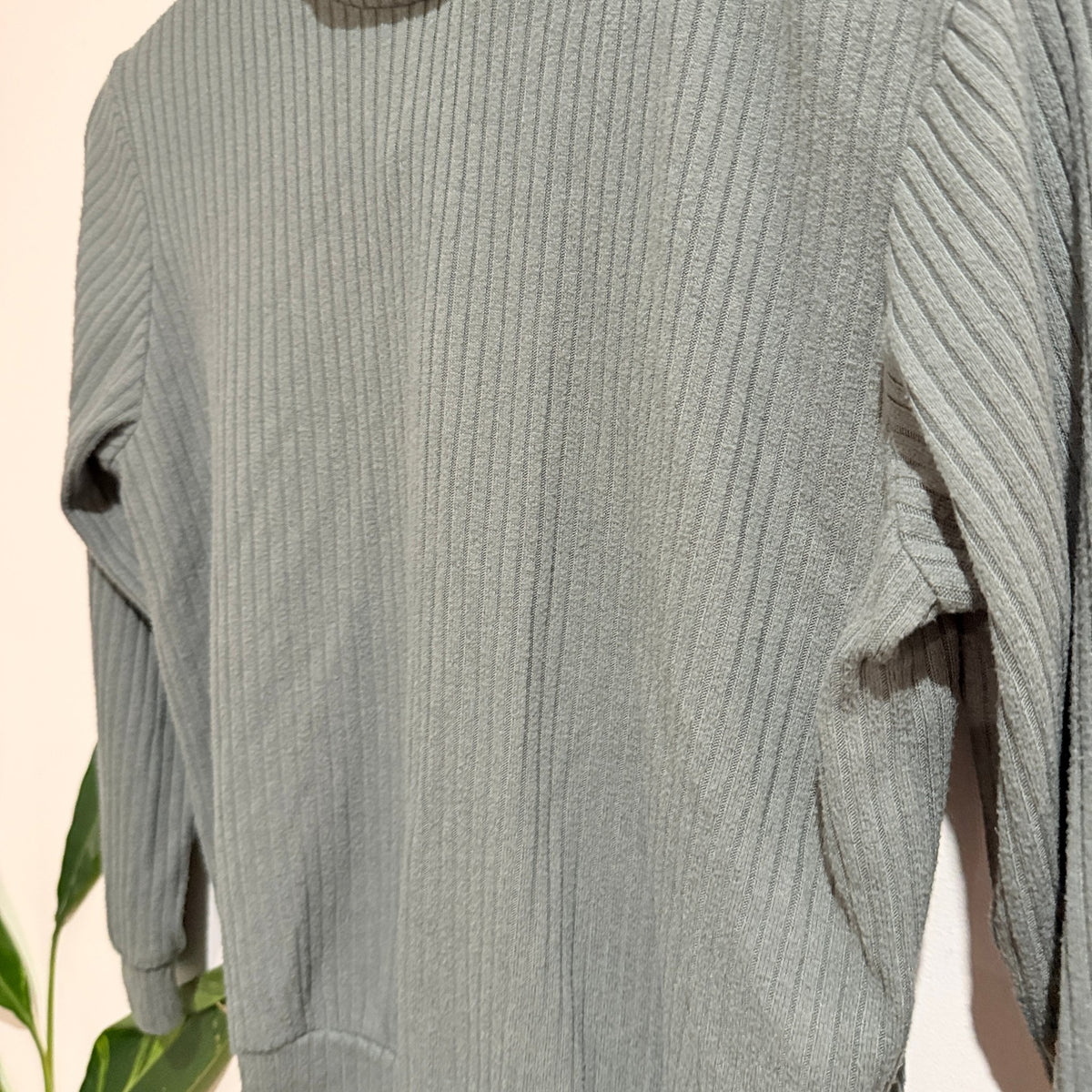 H&M Kids Size 10 Ribbed Knit Hoodie
