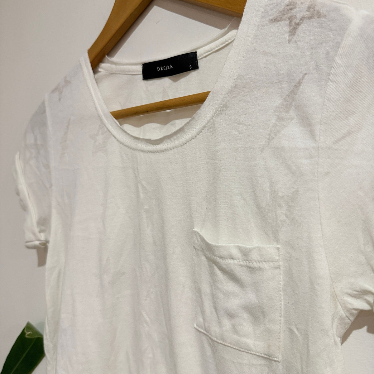 Decjuba Size S Star Burnout Pocket Tee