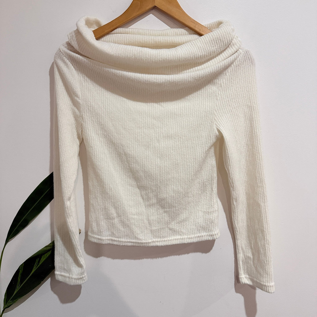 Holy Moly Size U/Arm to U/Arm 34cm Ribbed Knit Cowl Neck Top