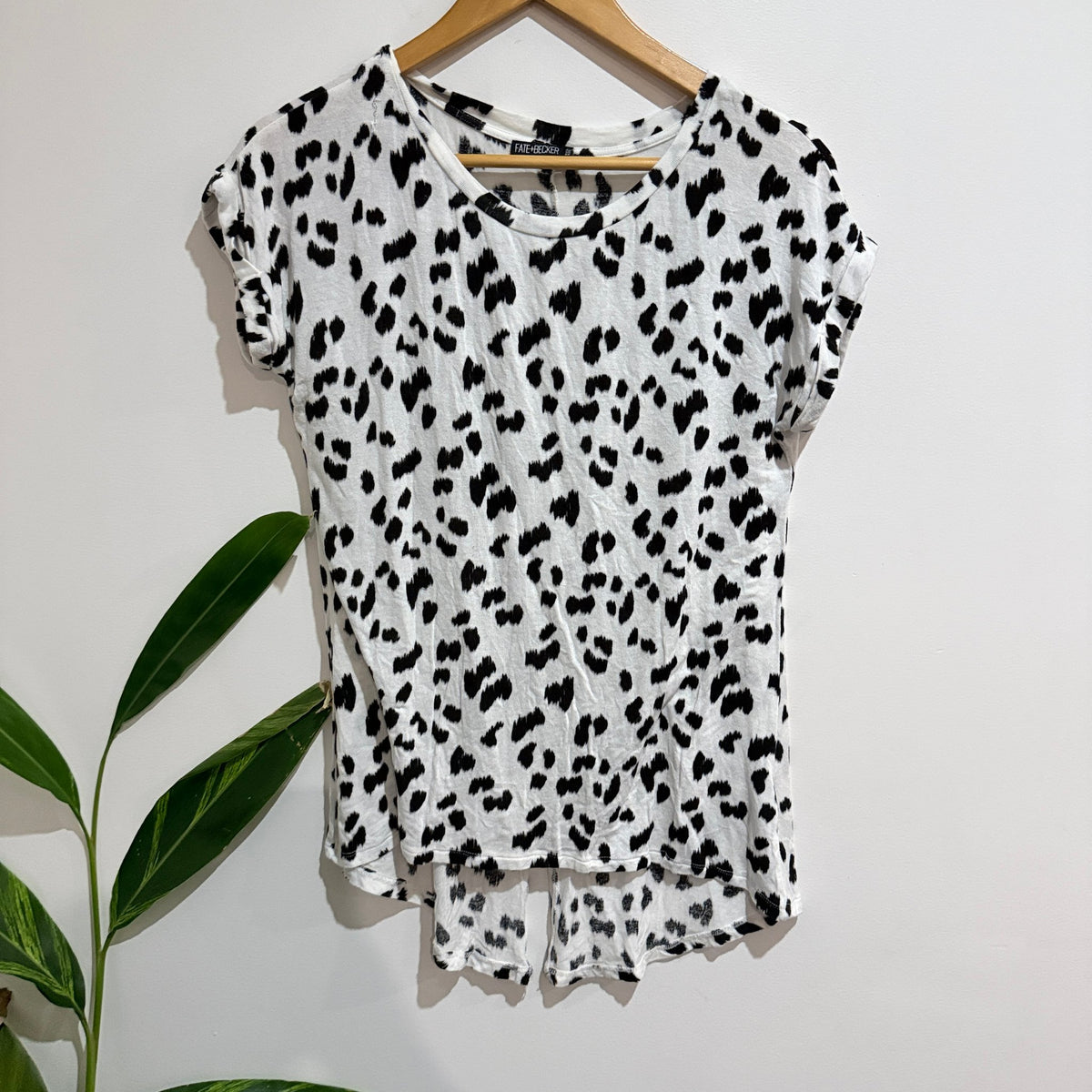 Fate + Becker Size 8 Spot Print Split Back Tee