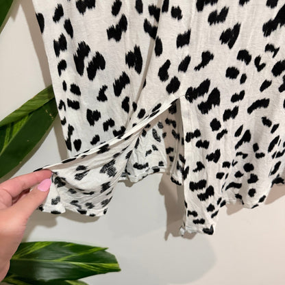 Fate + Becker Size 8 Spot Print Split Back Tee