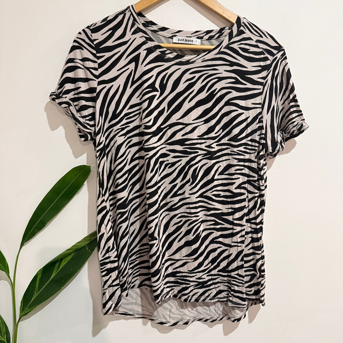 Just Jeans Size S Zebra Print Pocket Tee