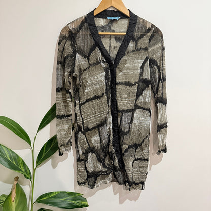 Jetblonde Size 14 Crinkle Print Button Front Longline Shirt